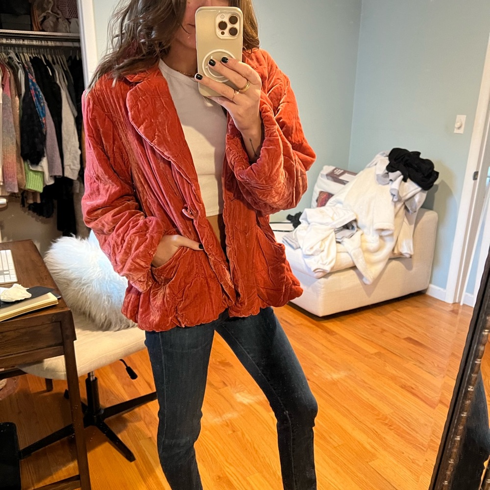 Anthropologie velvet puffer in rose